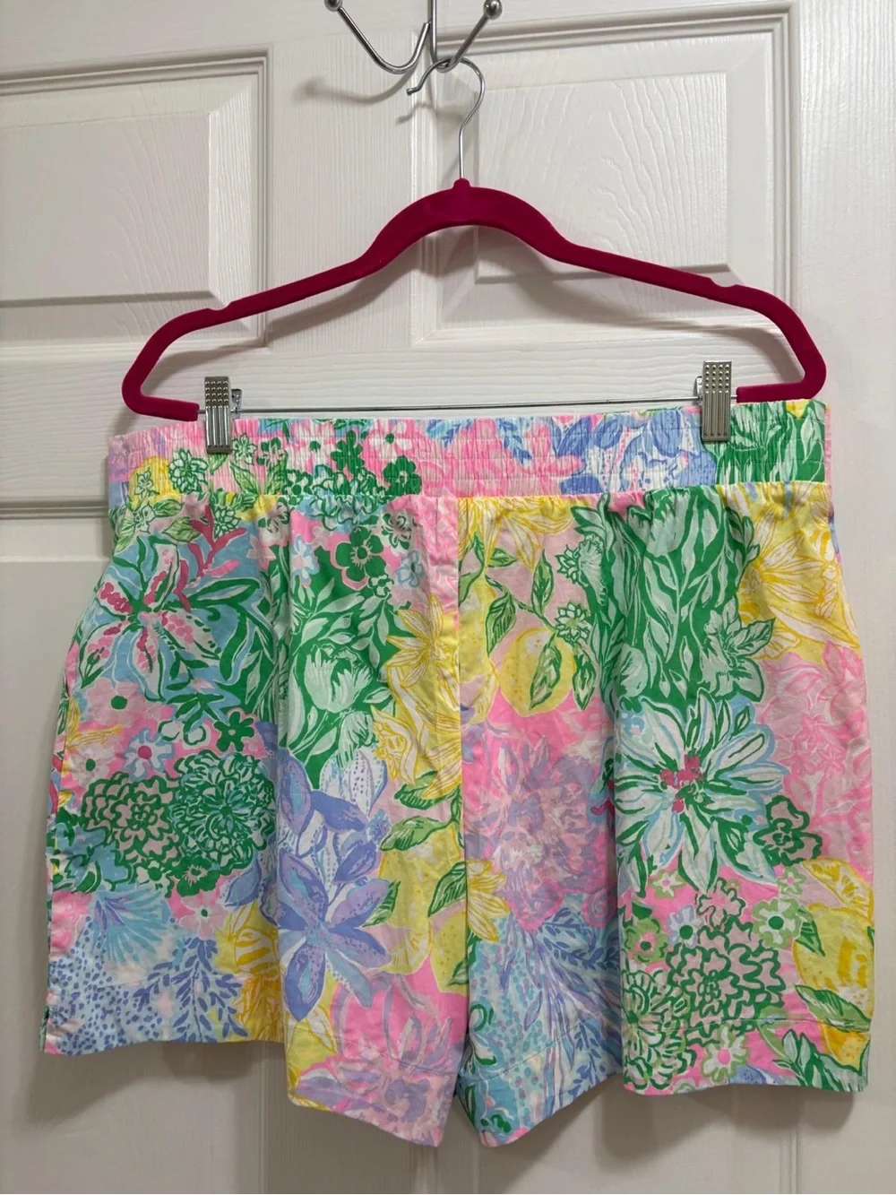 NEW Lilly Pulitzer Alista Stretch Shorts XL Multi Bright Delight Patch Floral - Picture 2 of 5